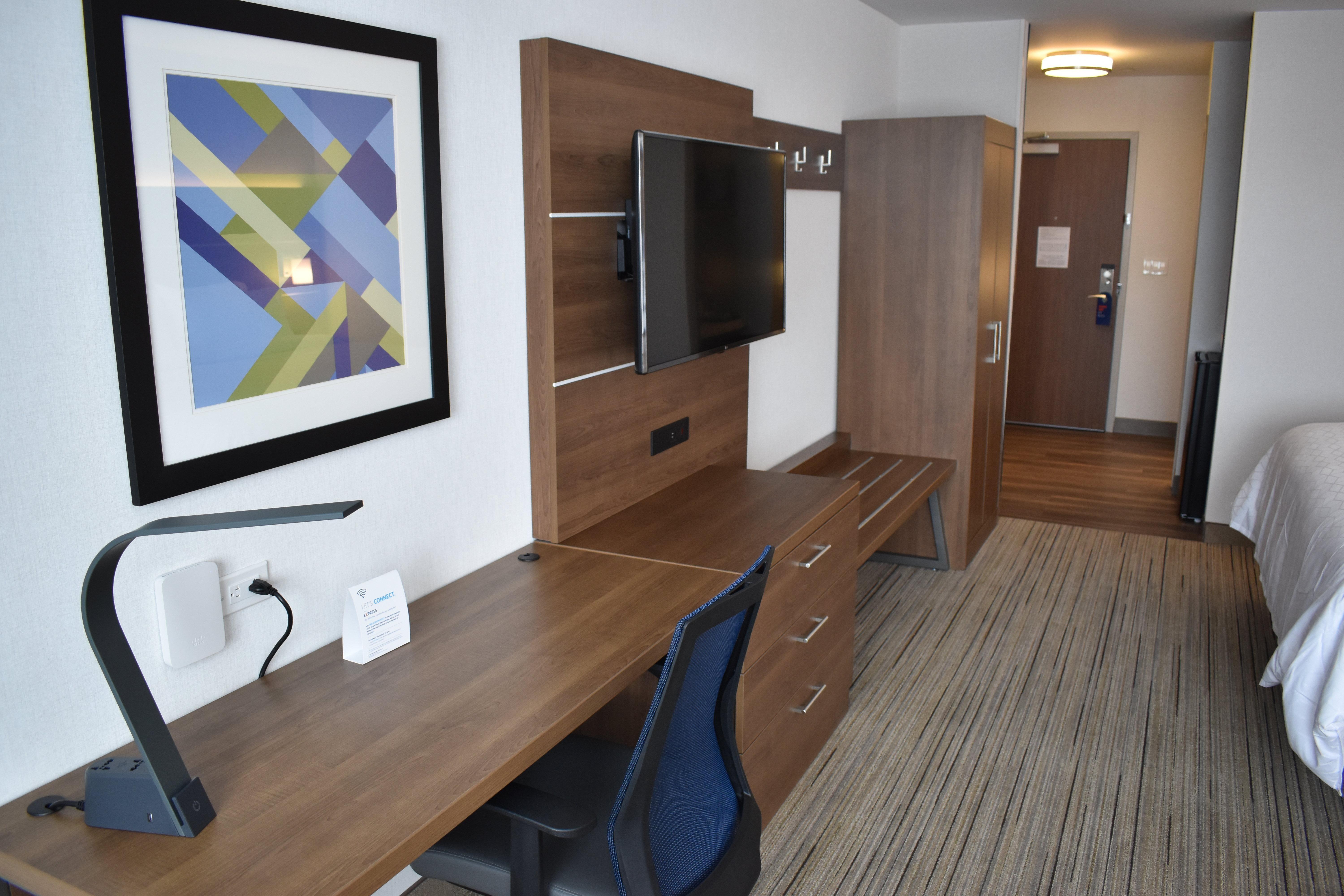 Holiday Inn Express & Suites - Boston South - Randolph By Ihg Exterior photo