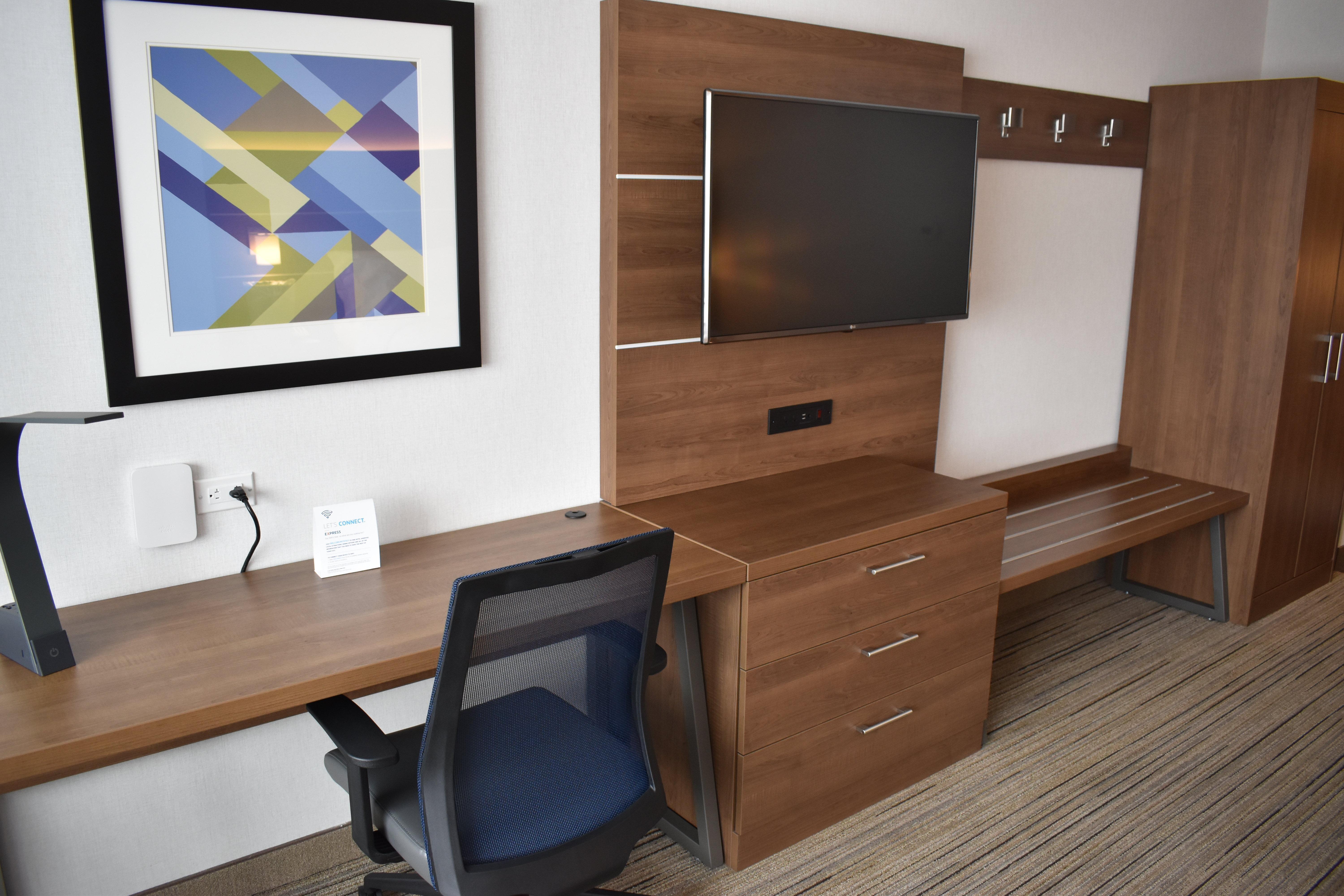 Holiday Inn Express & Suites - Boston South - Randolph By Ihg Exterior photo