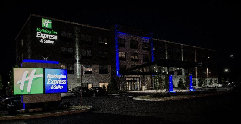 Holiday Inn Express & Suites - Boston South - Randolph By Ihg Exterior photo